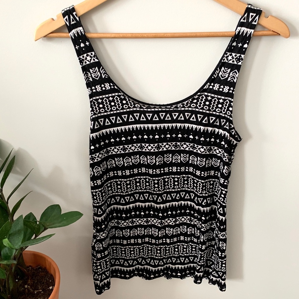 H&M- Geometric Tank - Picture 2 of 4